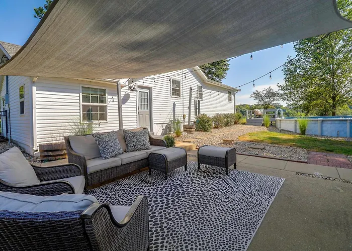 Ferienhaus Fire Pit & Fenced Yard! Peaceful Glen Carbon