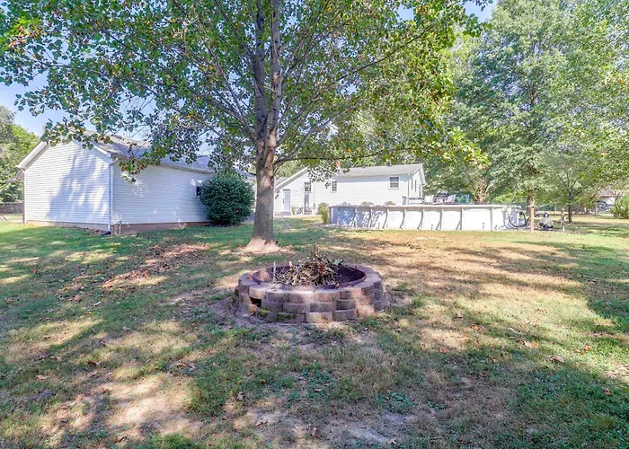 Fire Pit & Fenced Yard! Peaceful