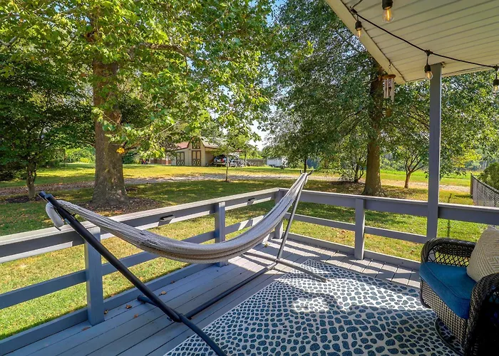 Fire Pit & Fenced Yard! Peaceful Ferienhaus
