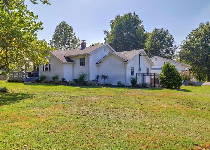 Ferienhaus Fire Pit & Fenced Yard! Peaceful Glen Carbon